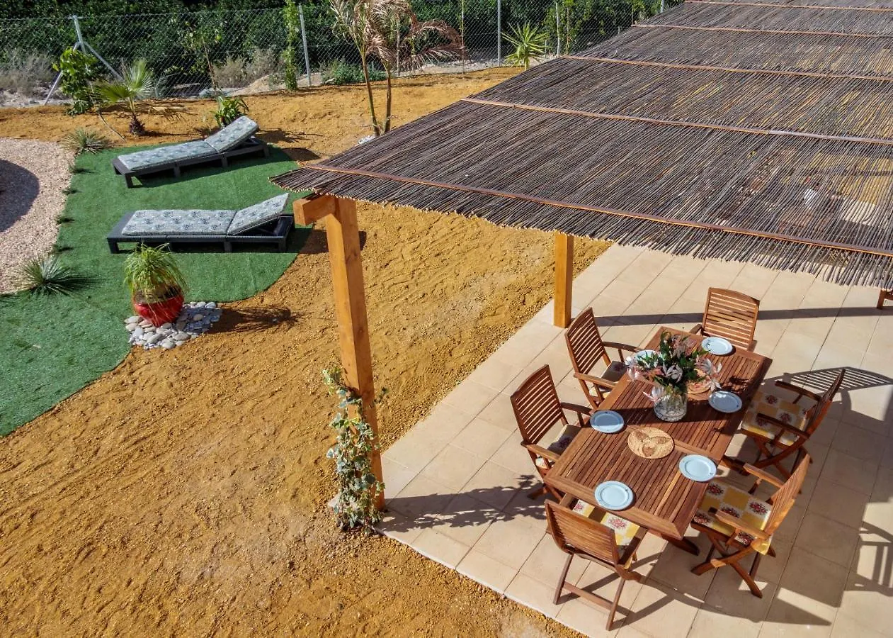 Charming Villa With Private Pool مْبيرا